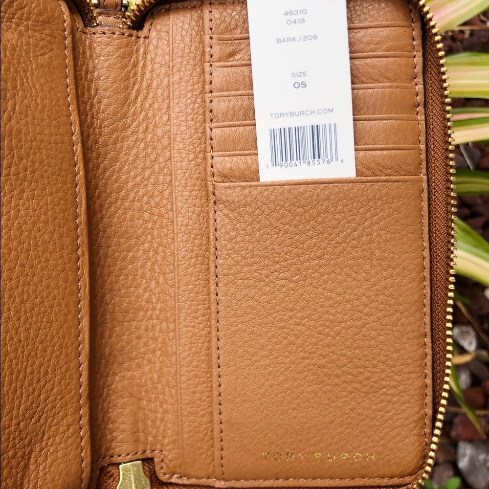 Gaby’sBags👜💕Tory BurchT Logo Phone Wristlet Bark - Picture 5 of 7